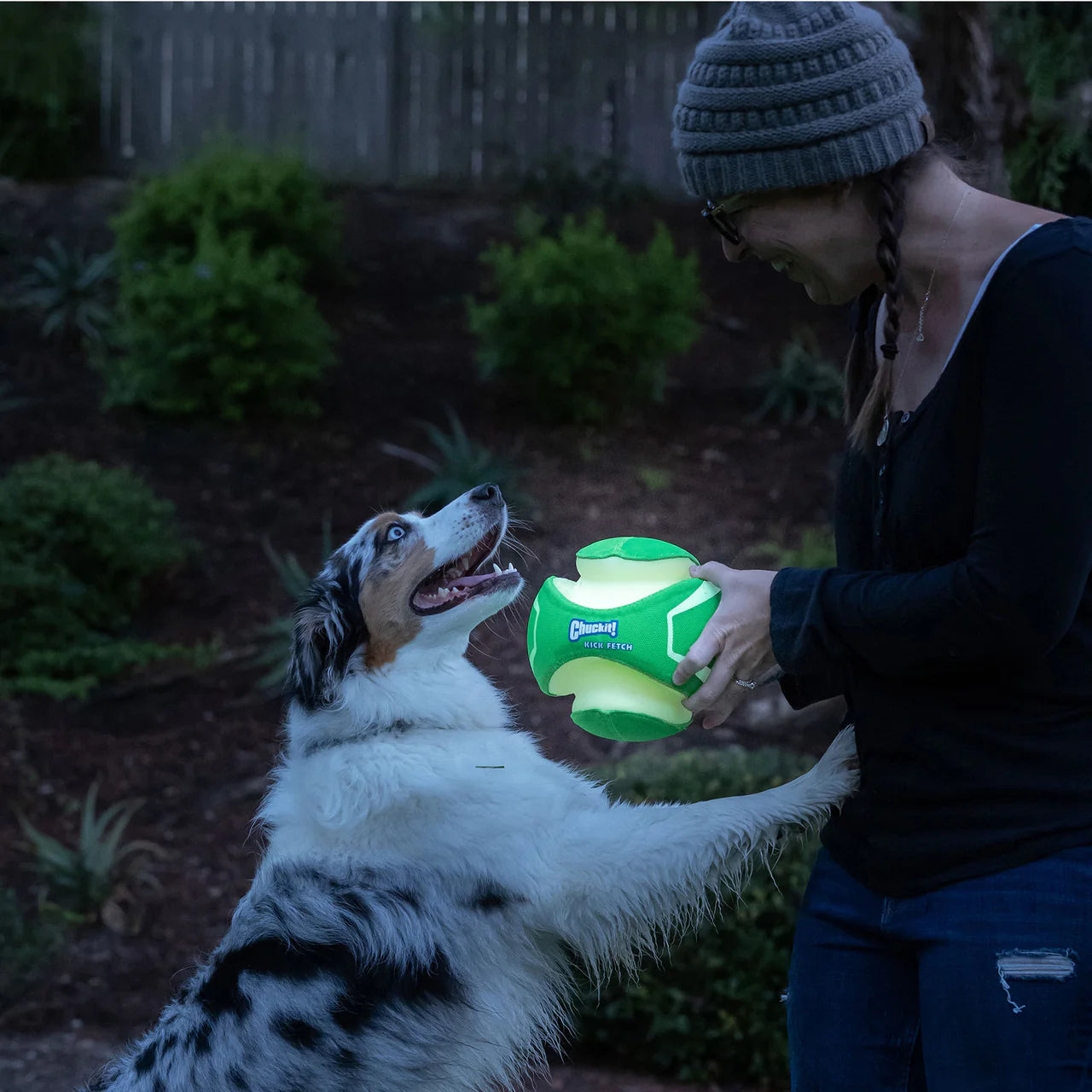 CHUCKIT! KICK FETCH MAX GLOW